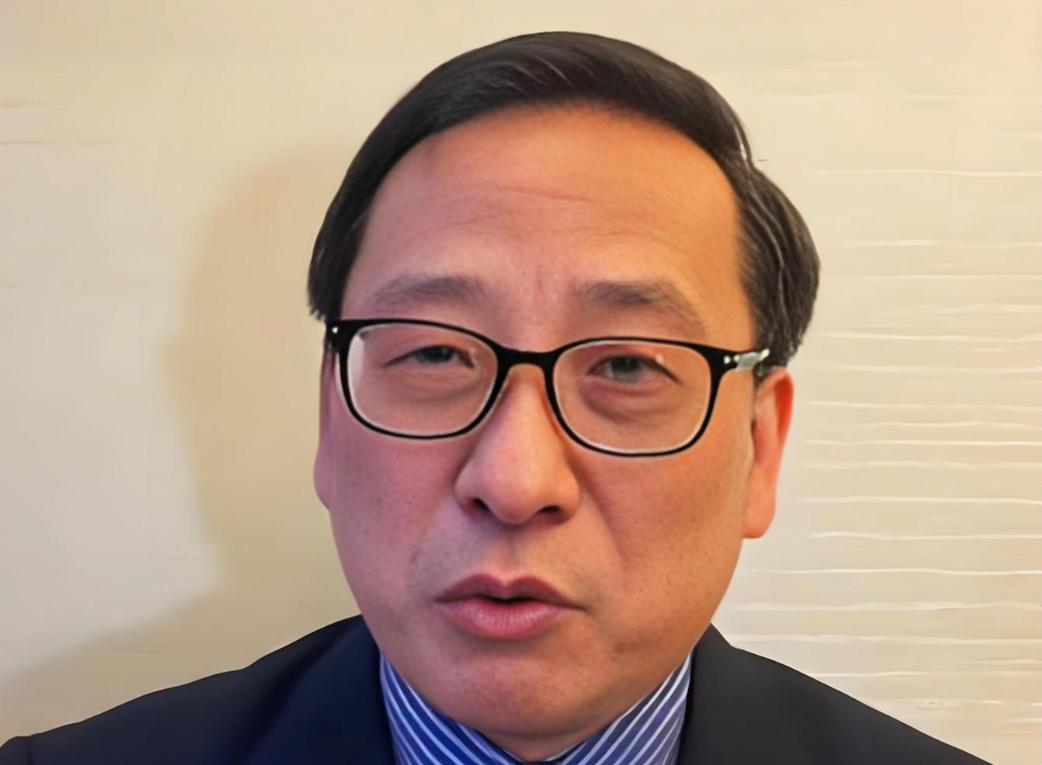 高志凯说我们太老实了，总是在我们自己的岛上跟别人谈“这岛归谁？”。他提出一个重要