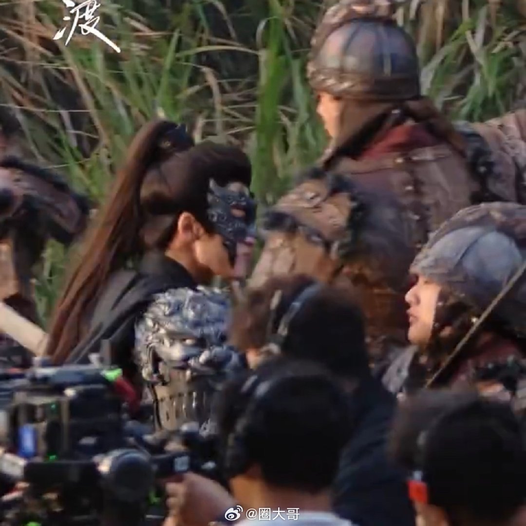 檀健次何不同舟渡零帧入戏 檀健次这个演技牛啊，檀健次在电视剧《何不同舟渡》的片场