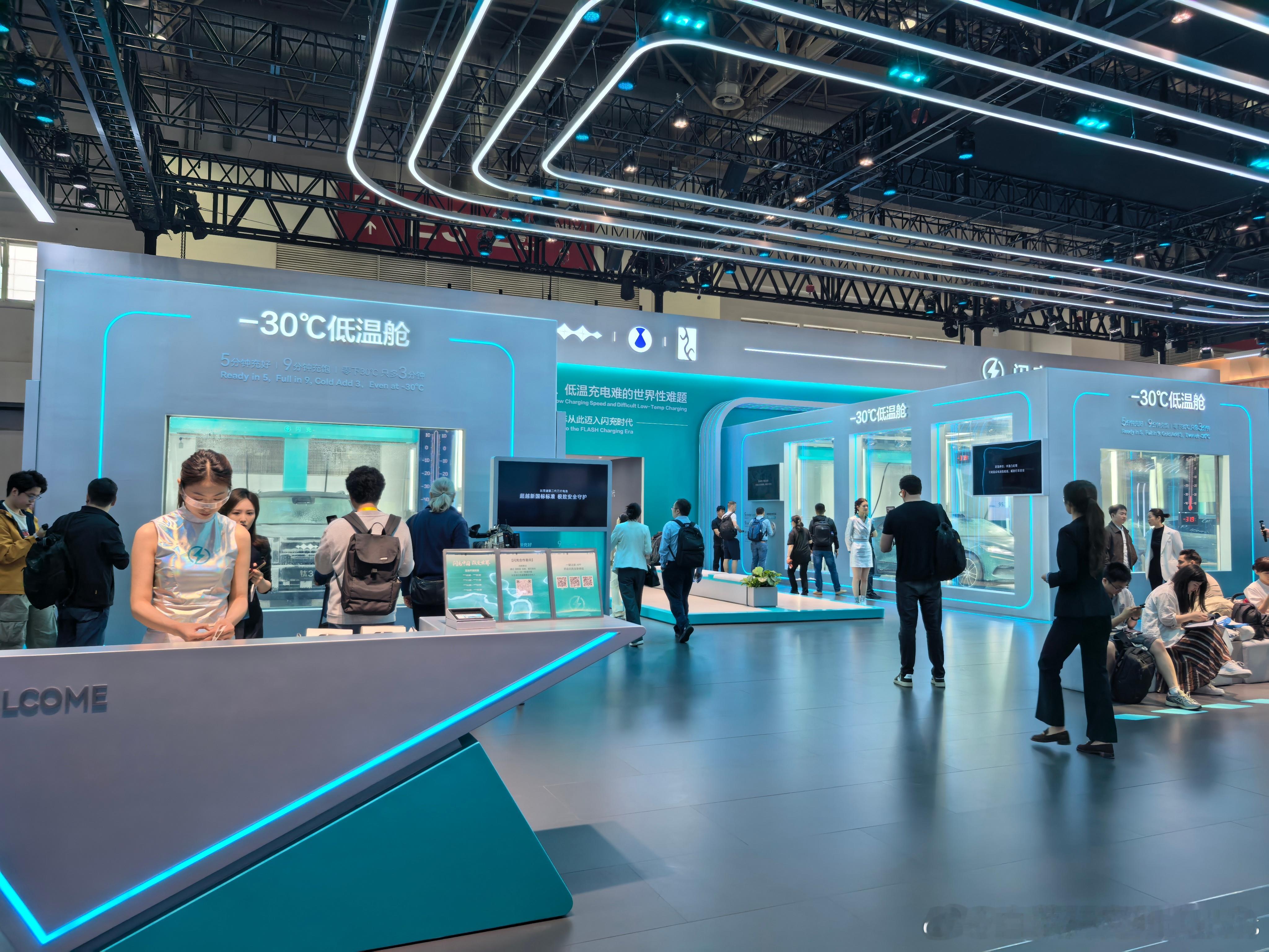 画ppt的友商，来看看实测呗，W4过来没几步路。还有一些最硬的什么鬼，说什么春天