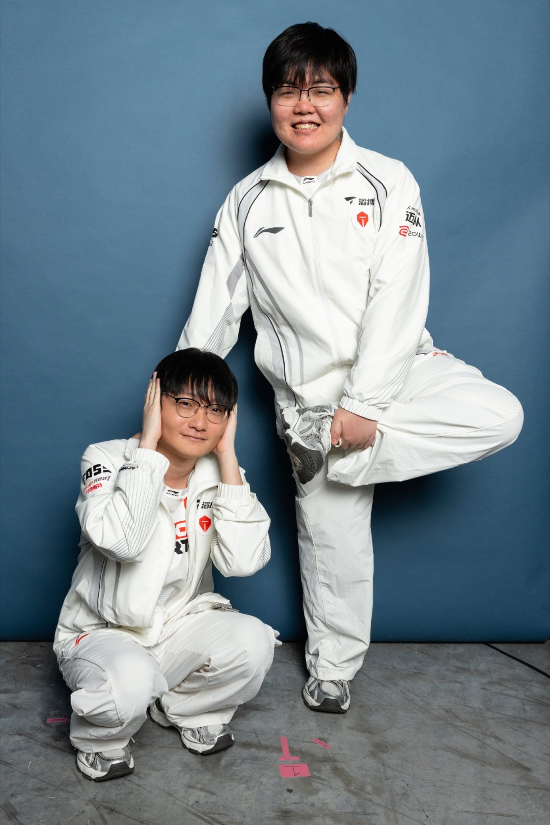 LOL官推发布，有趣的合照[鼓掌]S16观赛日记英雄联盟S16 ​​​