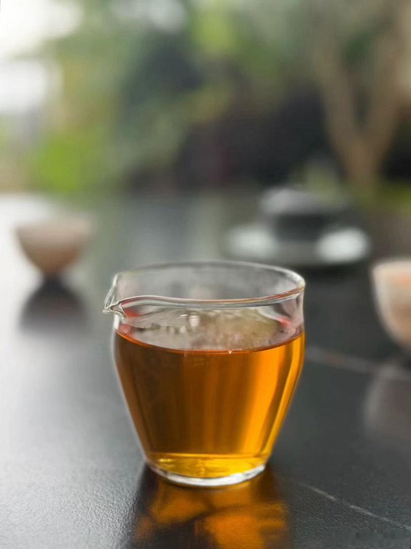 有老茶商讲：普洱茶的库存就是个巨大的堰塞湖，10年时间几百万吨的库存，真正消耗掉