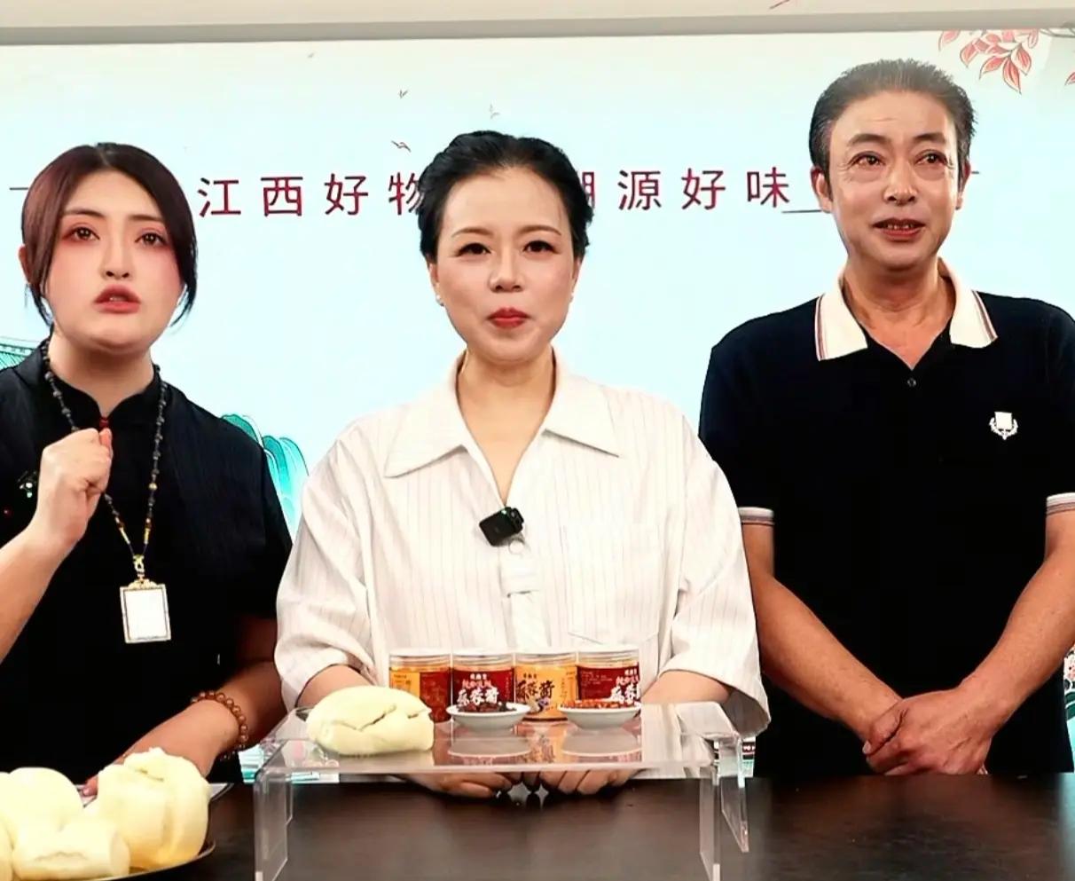 驳斥许敏不追真的言论。

最近有人在网上说“许敏不追真了”，这纯属毫无事实根据的
