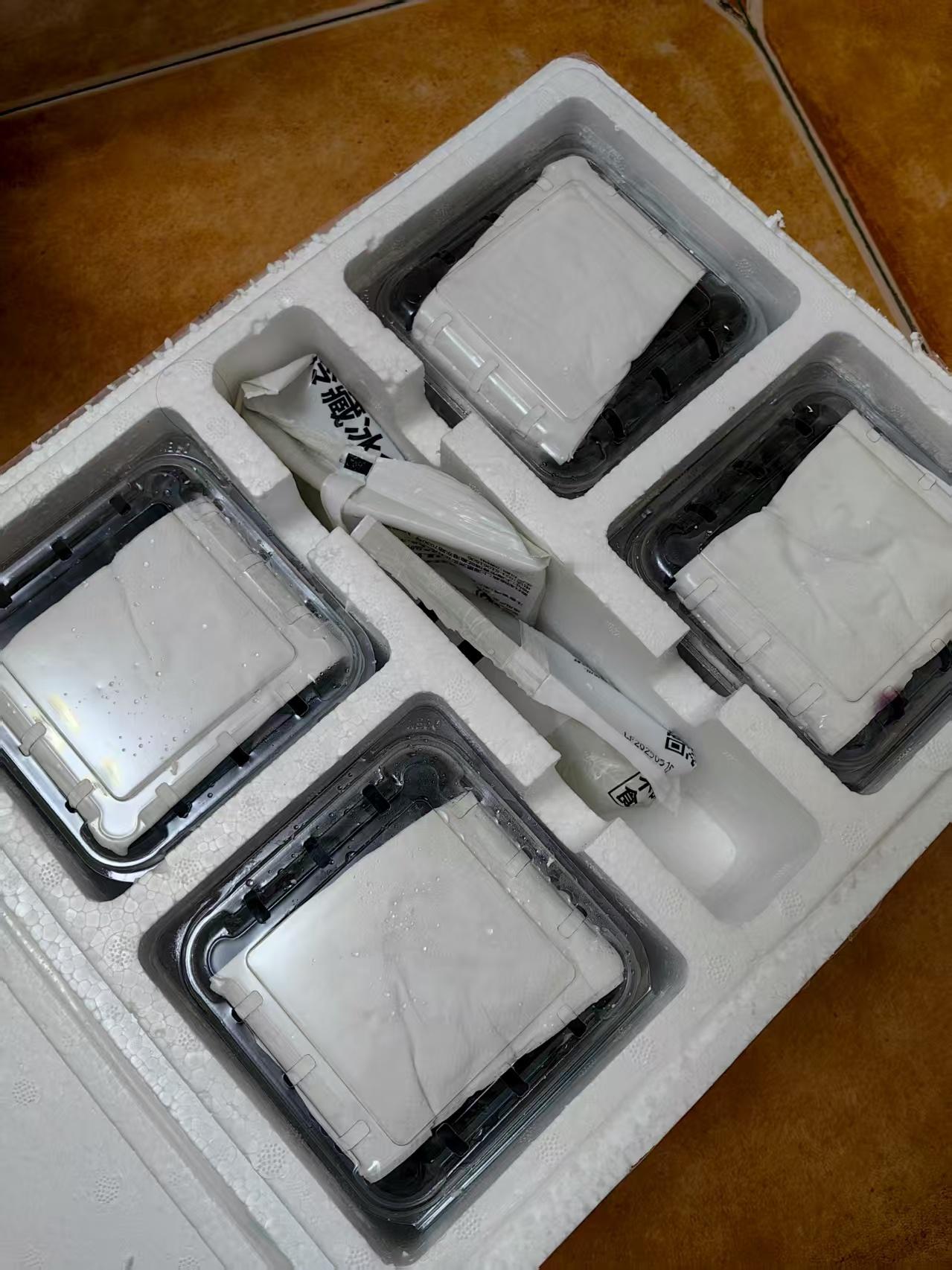 收到一箱来自东北的名优特水果 蓝莓顺丰冷链牛逼，到手还水灵灵的，多谢我斌哥 我大