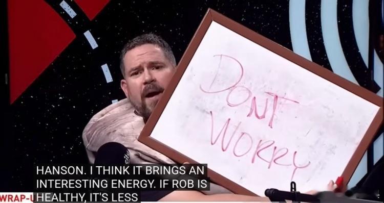 开拓者队记Danny Marang在播客节目中谈到了杨瀚森的表现。主持人：“我仍