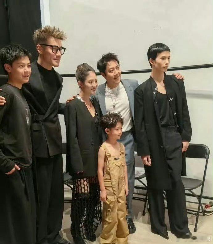 胡兵准备找来多少个星二代 谁在屏幕前和我一样疯狂蹲胡兵的星二代邀请名单？每次新面