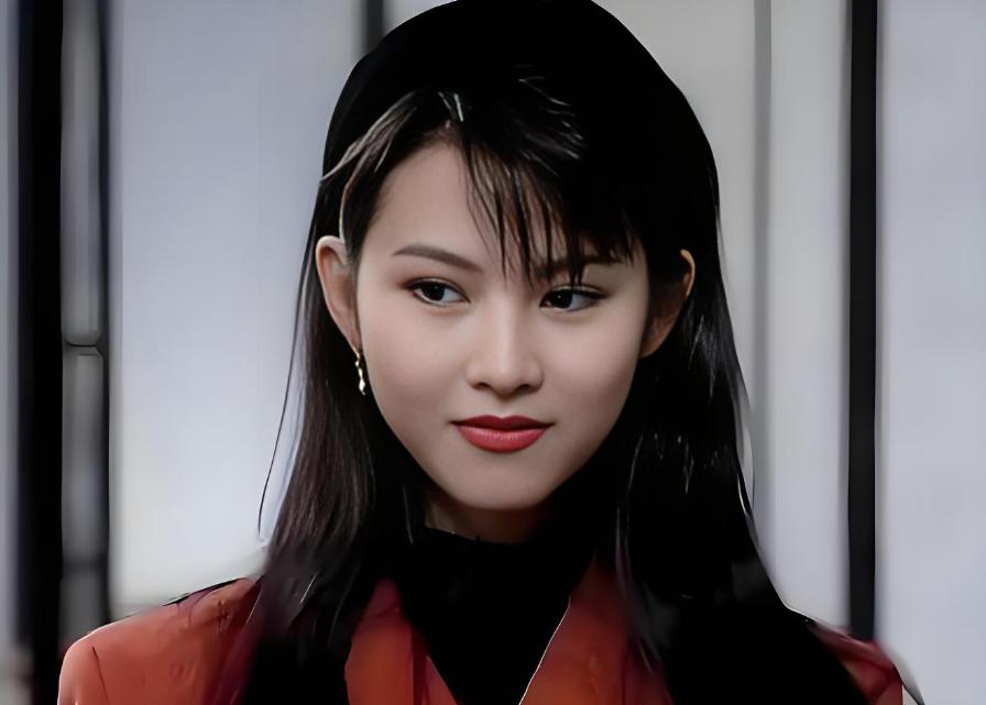 她被称为最有气质的港姐之一，也是周星驰《九品芝麻官》当中最有韵味的柳如烟，但近日