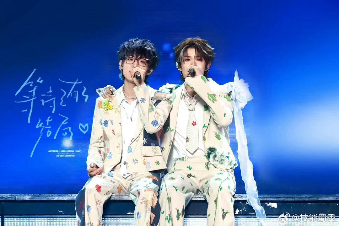 庾澄庆点赞张泽禹张极翻唱春泥原唱庾澄庆亲自点赞真的太惊喜！张泽禹和张极这场《春泥