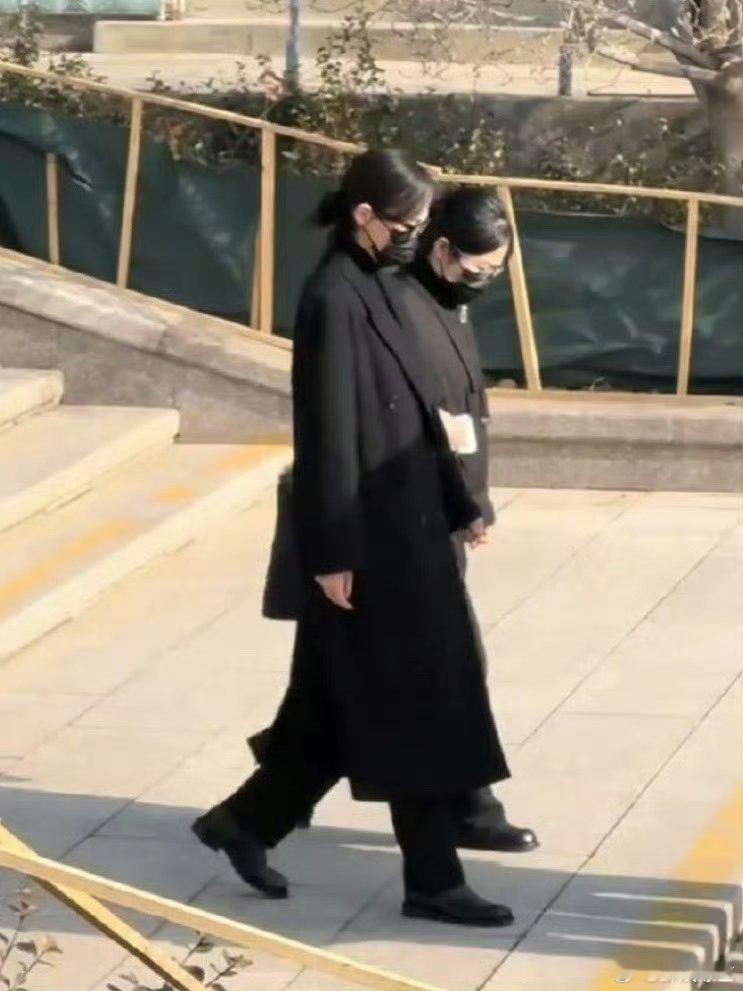 温柔回应特殊情况，低调中藏着从容～ 愿唐嫣健康常伴，新剧早日和观众见面呀！