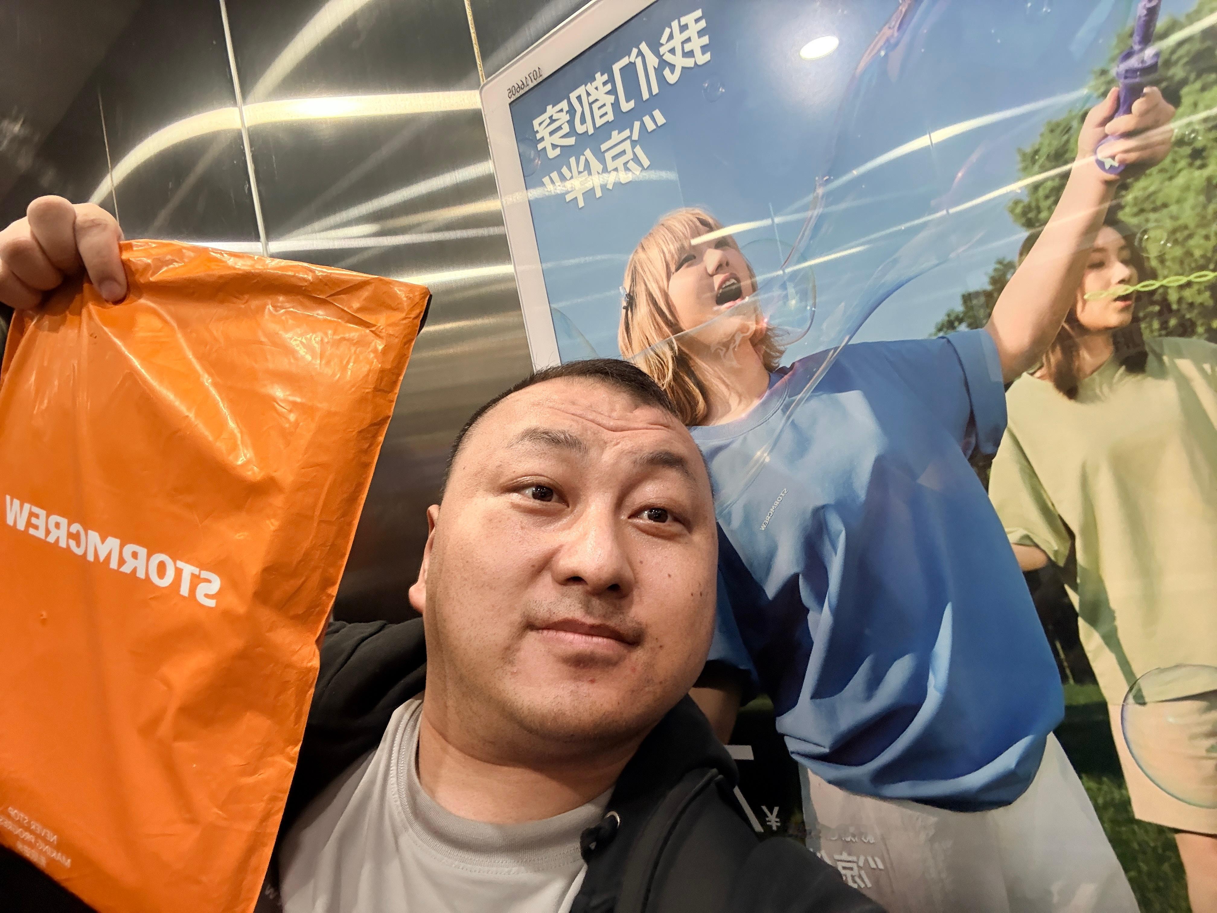 真的 tim 老师虽然年轻但是，步子真的是越来越大，主打一个什么地方都能看到他影