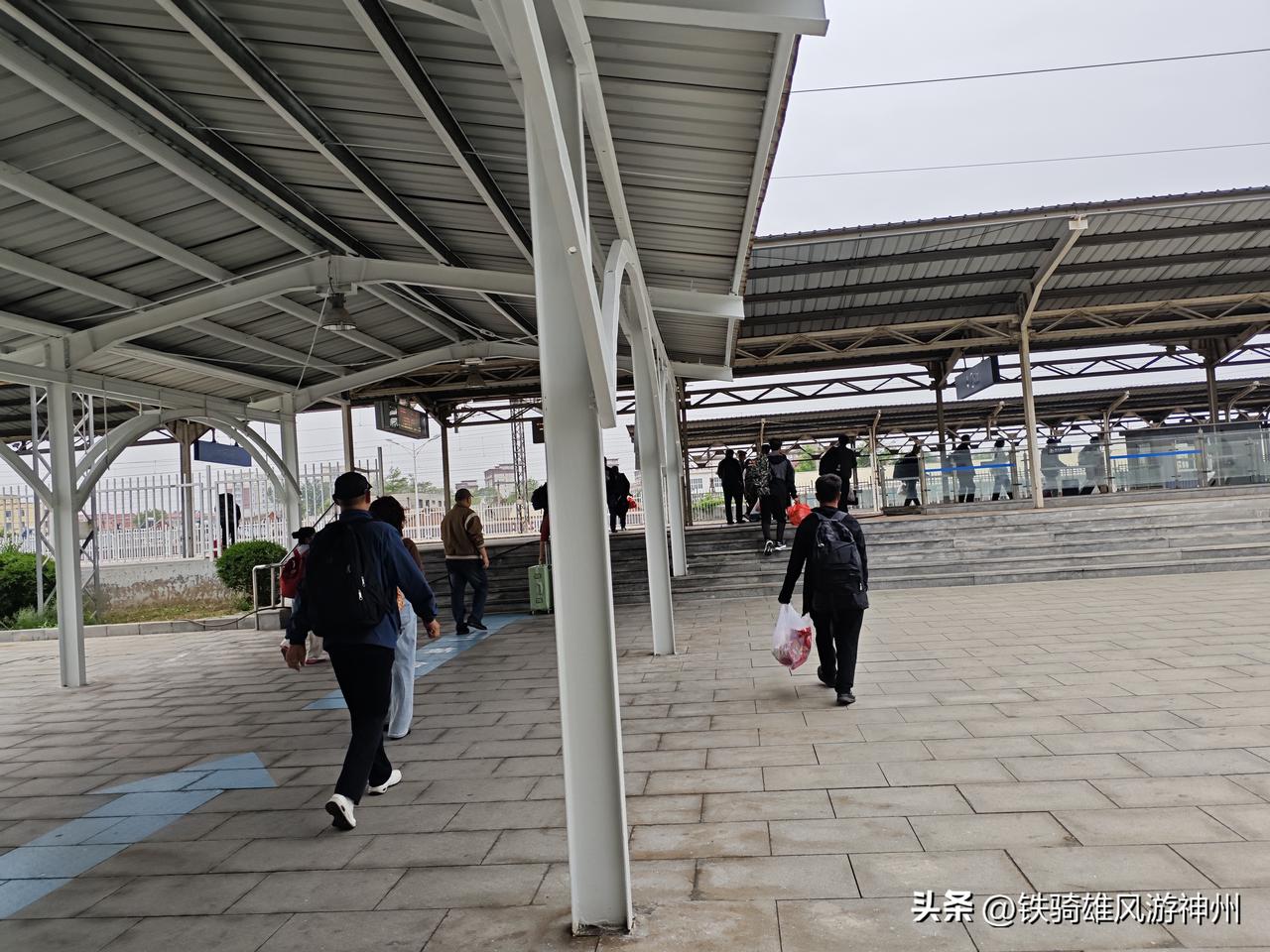 昨天我在兴城小旅店洗外裤时，一时脑袋进水，还没把身份证从屁兜里掏出来，就用刚刚烧