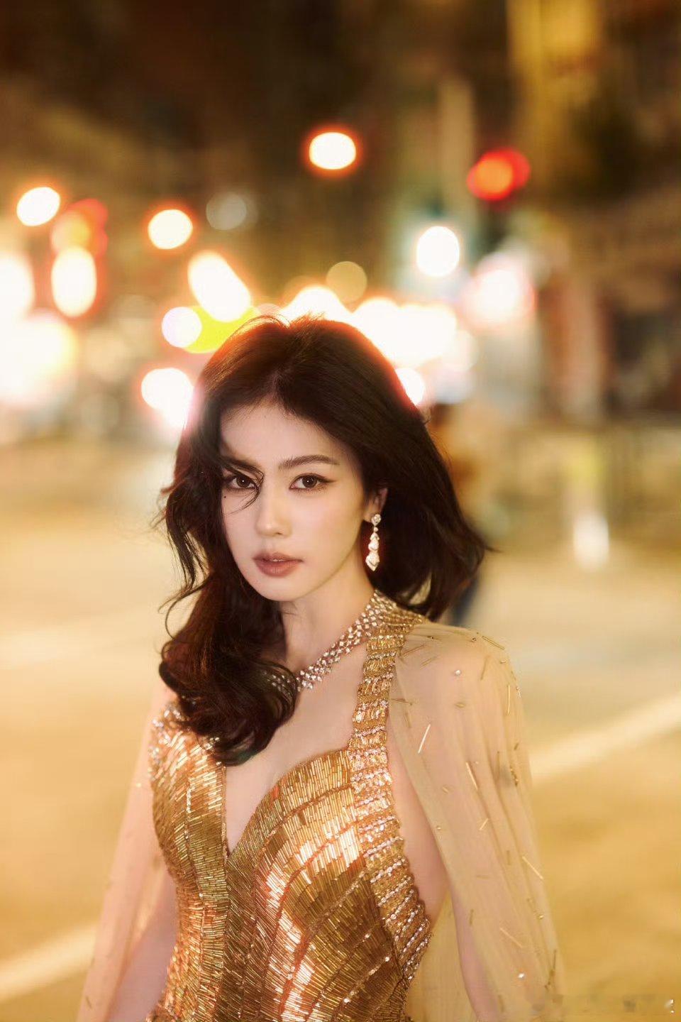 恭喜演员白鹿荣获尖叫女演员 这是自2023年以后拿的第二次尖叫女演员