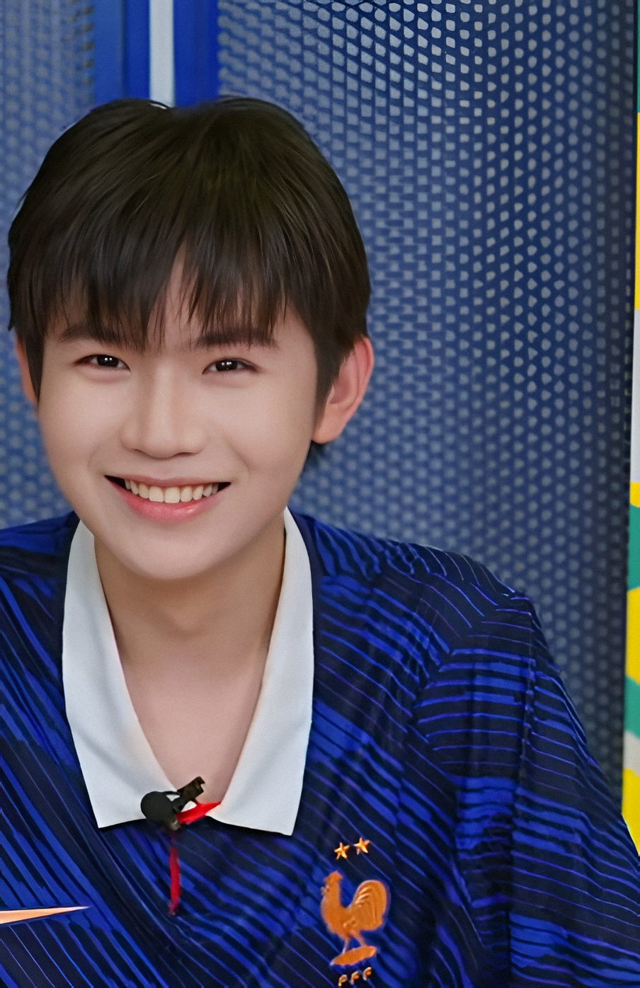 与九尾共赴鑫光璀璨🦊电竞夏日营业中尾巴佩怎么那么萌 
