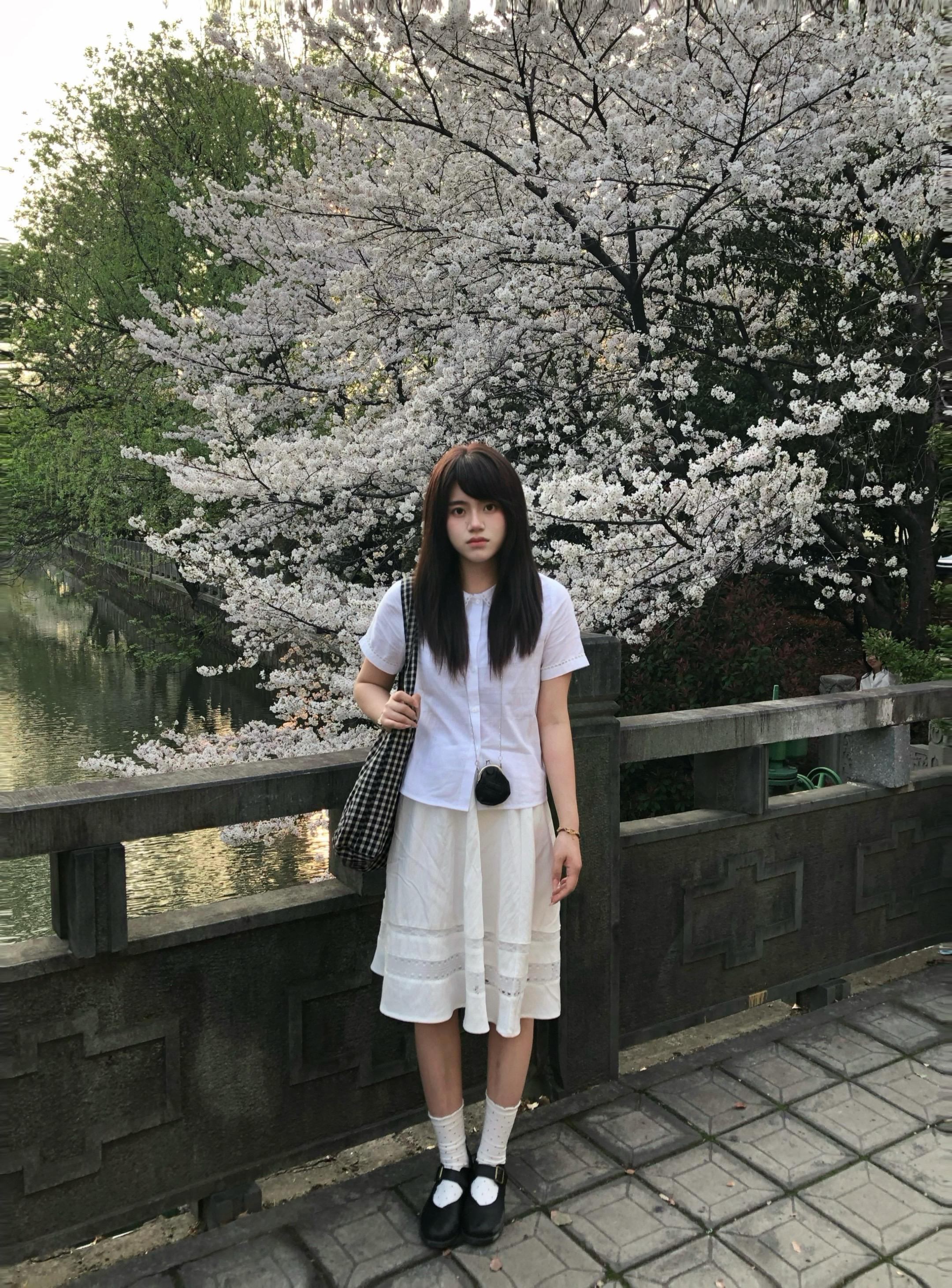 我站在春天里思索良久，才发现已经是春天了。三月 和朋友一起看了很多樱花