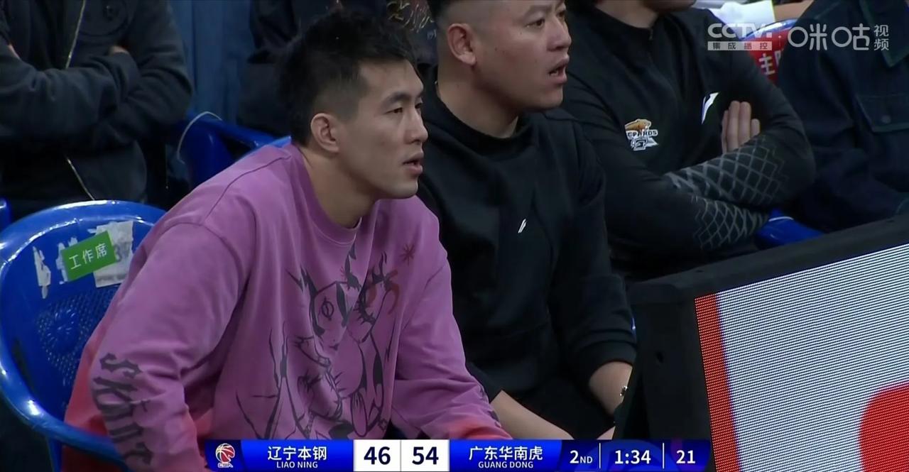 辽宁队如今是真打不过广东队！
弗格的发挥已经超神了，半场得到20分，堪称CBA小