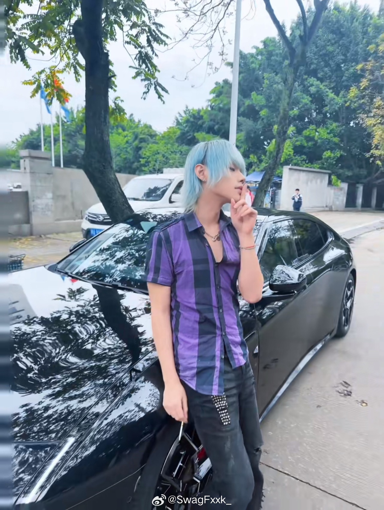 极品贵公子喜提新车！配文：我车上有你专属的香水味！极品贵公子