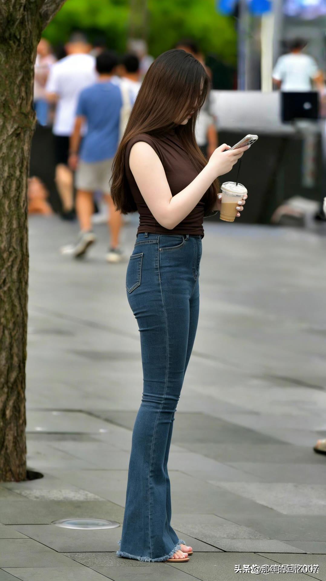 都市女孩的咖啡与手机世界，就像一场独特的沉浸式体验。在“时光驿站”咖啡馆里，自由