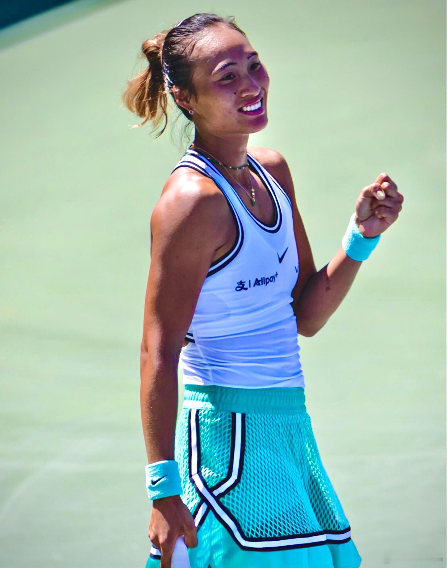 郑钦文终结柳托娃9连胜2026美网首轮，郑钦文以4-6、6-3、6-1逆转16岁