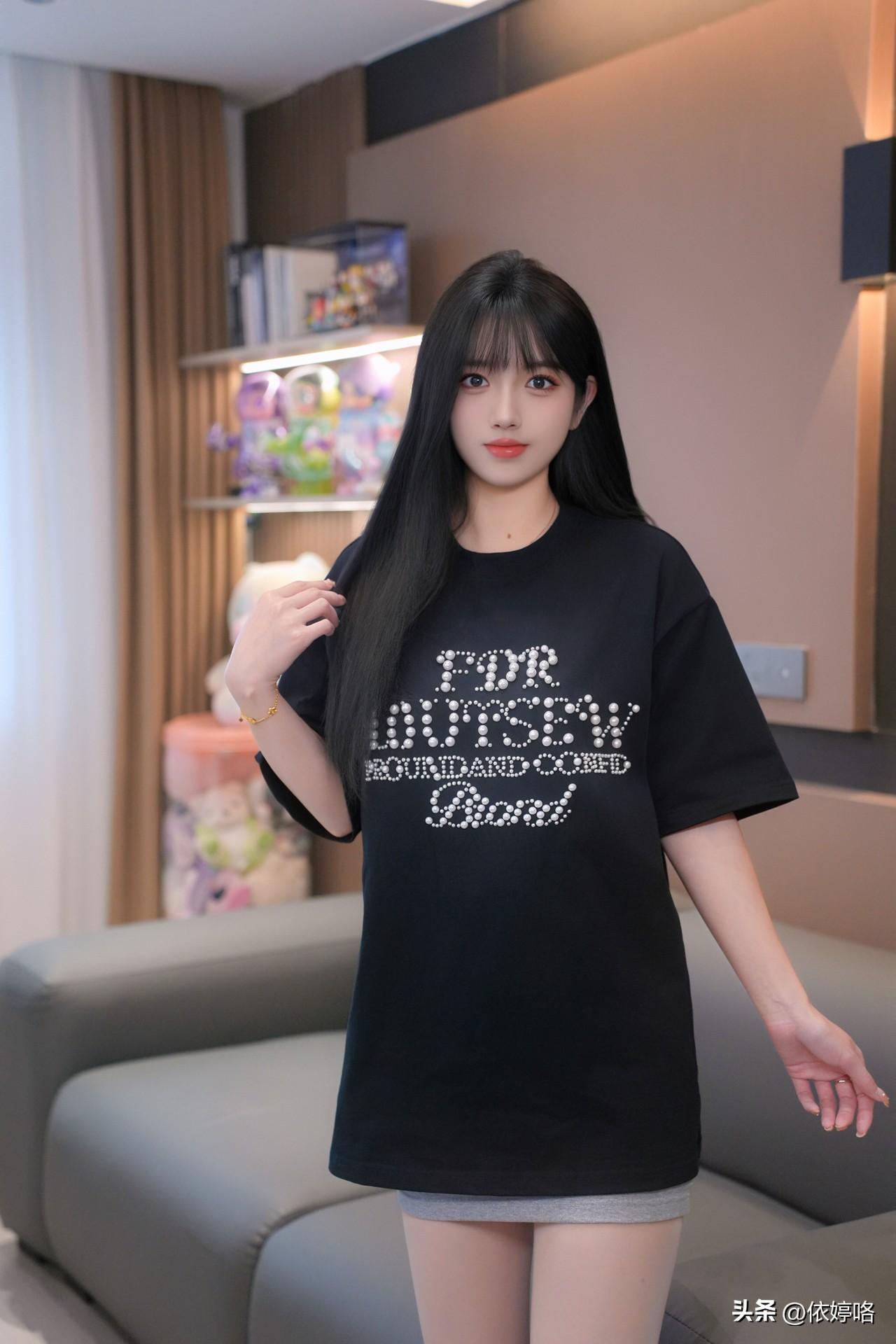 生活可以不万丈光芒
但永	远不要停止发光
新的一天
愿你活出属于自己的精彩
走自