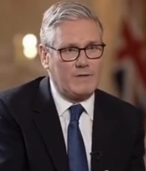 英国首相斯塔默表示，6月14日英国在英吉利海峡拦截了一艘试图通过的俄罗斯影子油轮