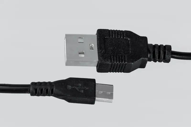 48V USB-C供电跑满240W，游戏直接崩溃
数码圈里藏着个很少有人知道的硬
