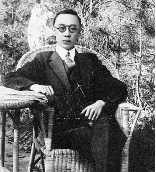 1956年抚顺战犯管理所，李玉琴刚跨进探视室，心就揪成了一团！
 
这是她和溥仪