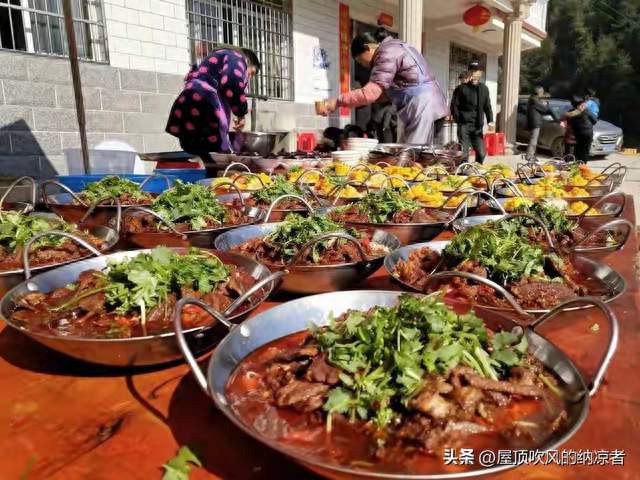 彩礼18万8，酒席40桌！2027婚嫁行情要转向，普通人别再盲目硬扛