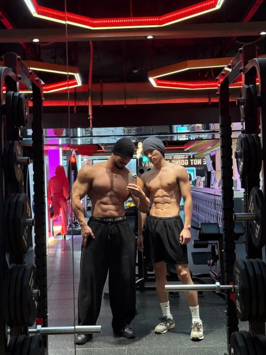 和体能之巅萨诺思兄弟👬
