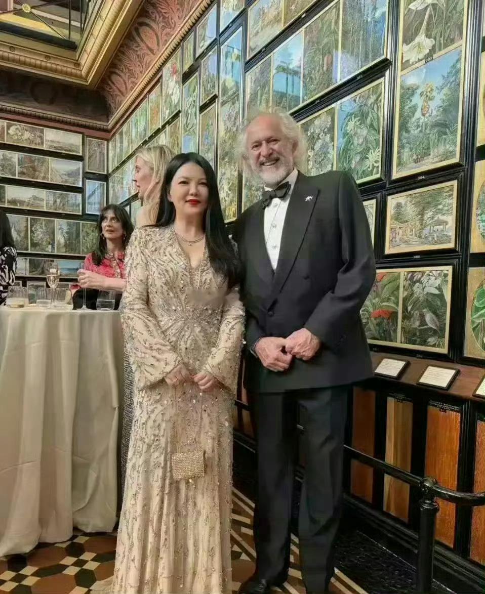就李湘这条裙子，很多人一年工资也买不起 