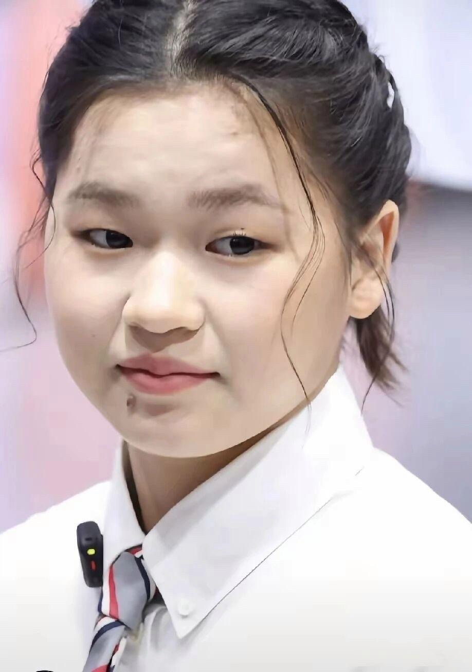 果然姜还是老的辣我随口问我妈全红婵都长胖了她这状态是不是不跳水了我妈当场白了我一