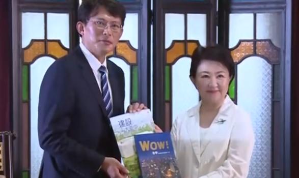 卢秀燕合体黄国昌手拉手：合则两利分则两败

台中战斗陀螺嘉年会今天在台中市政府举