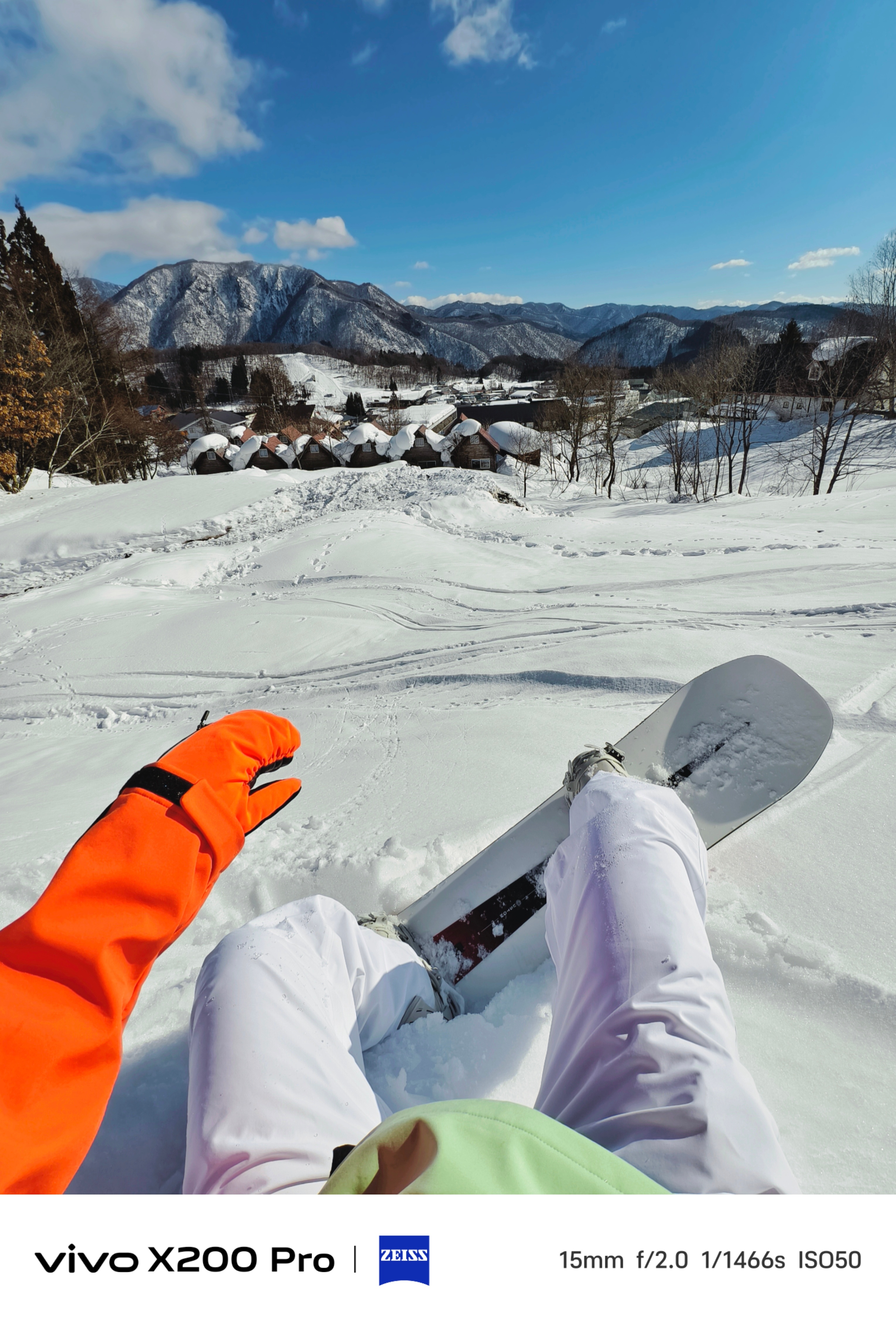 今天周末雪场的日本雪友数量急剧上升。🏂半天内经历了晴天 大雾和大雪，然而气温却