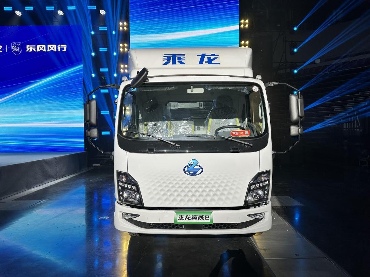 乘龙翼威2纯电轻卡，小巧精悍特实用，解锁创富新场景，搭载140度大容量电池包，满