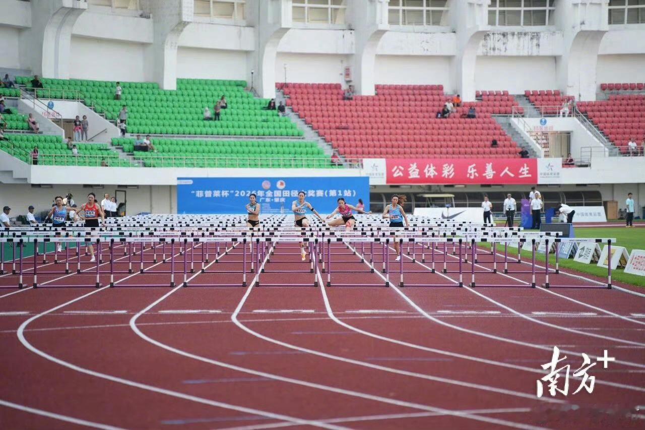 广东田径名将莫家蝶国内百米栏首秀夺冠】 