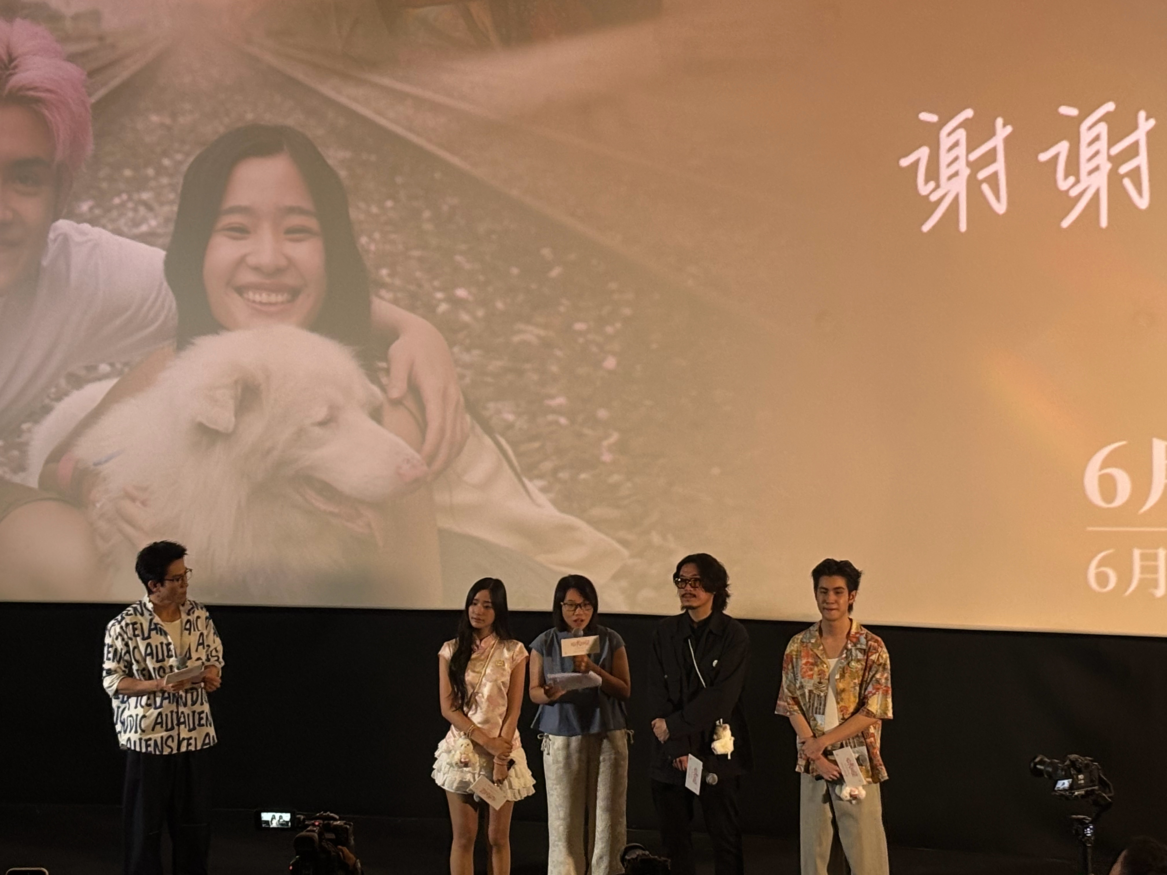 电影心犬相随 是一部非常典型的以“狗”为叙事核心的群像戏，狗狗超级可爱！！影片最