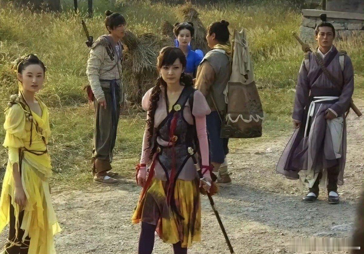 都不敢想仙剑3这个服装放现在会在路透的时候被骂成啥样，全靠脸撑着[笑cry] ​