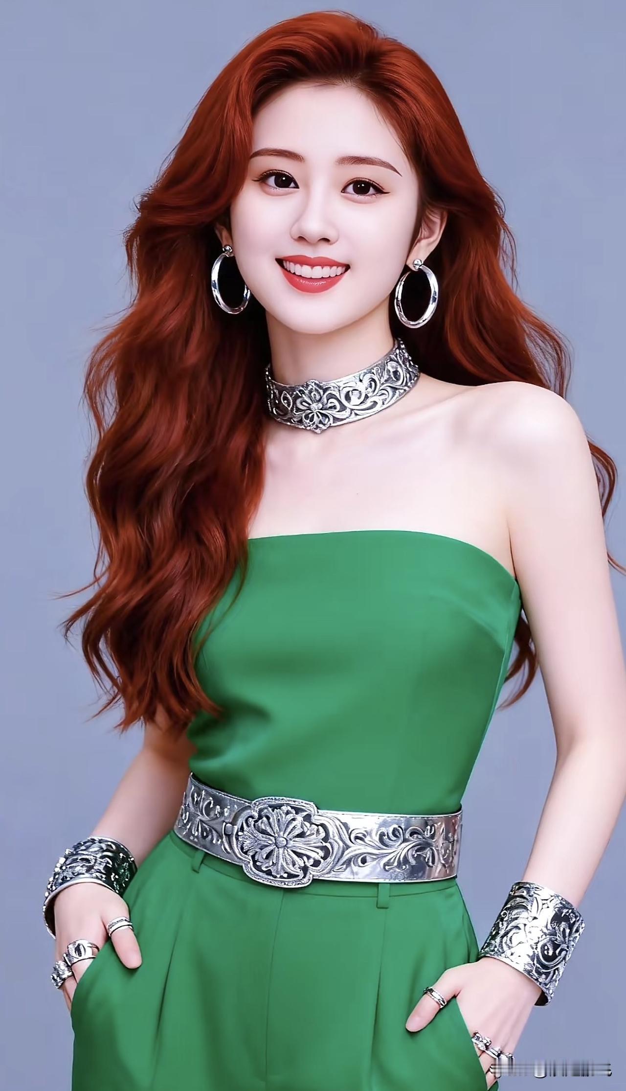 惊艳红发少女，绿色礼服与银色配饰的完美搭配，时尚又优雅！紫色挂脖裙 红发氛围感写