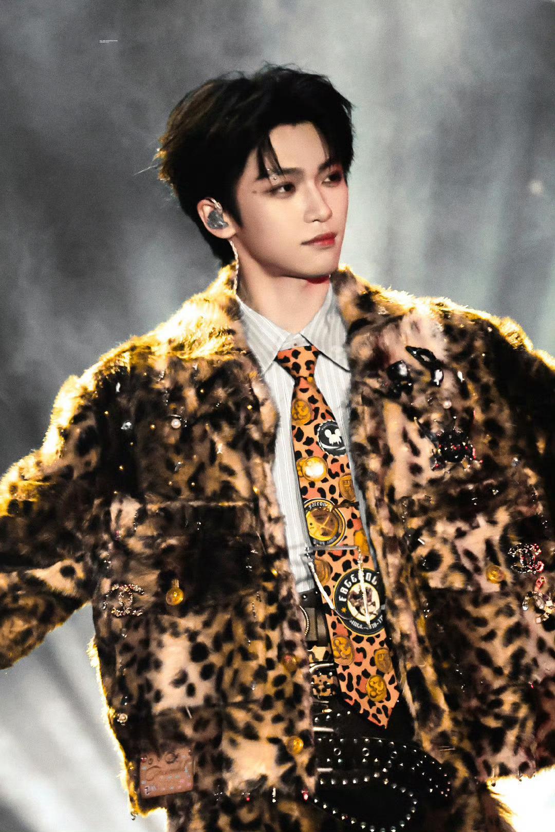 梓渝破音了，但live的魅力就是由不同的小失误组成，音乐联结爱的时刻才是最重要的