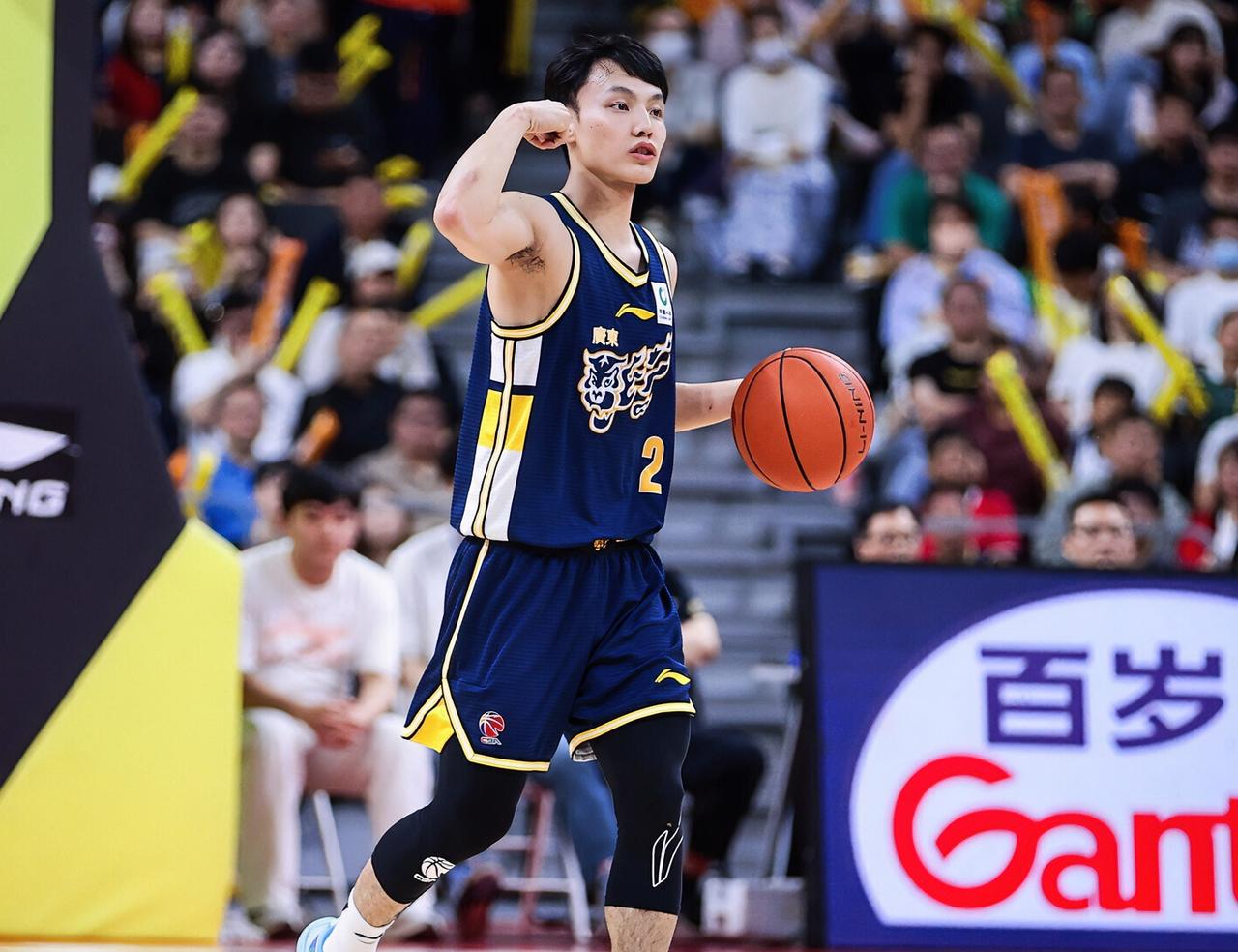 太硬了！徐杰全场carry，27分导演15分大逆转，广东险胜宁波！

广东东阳光