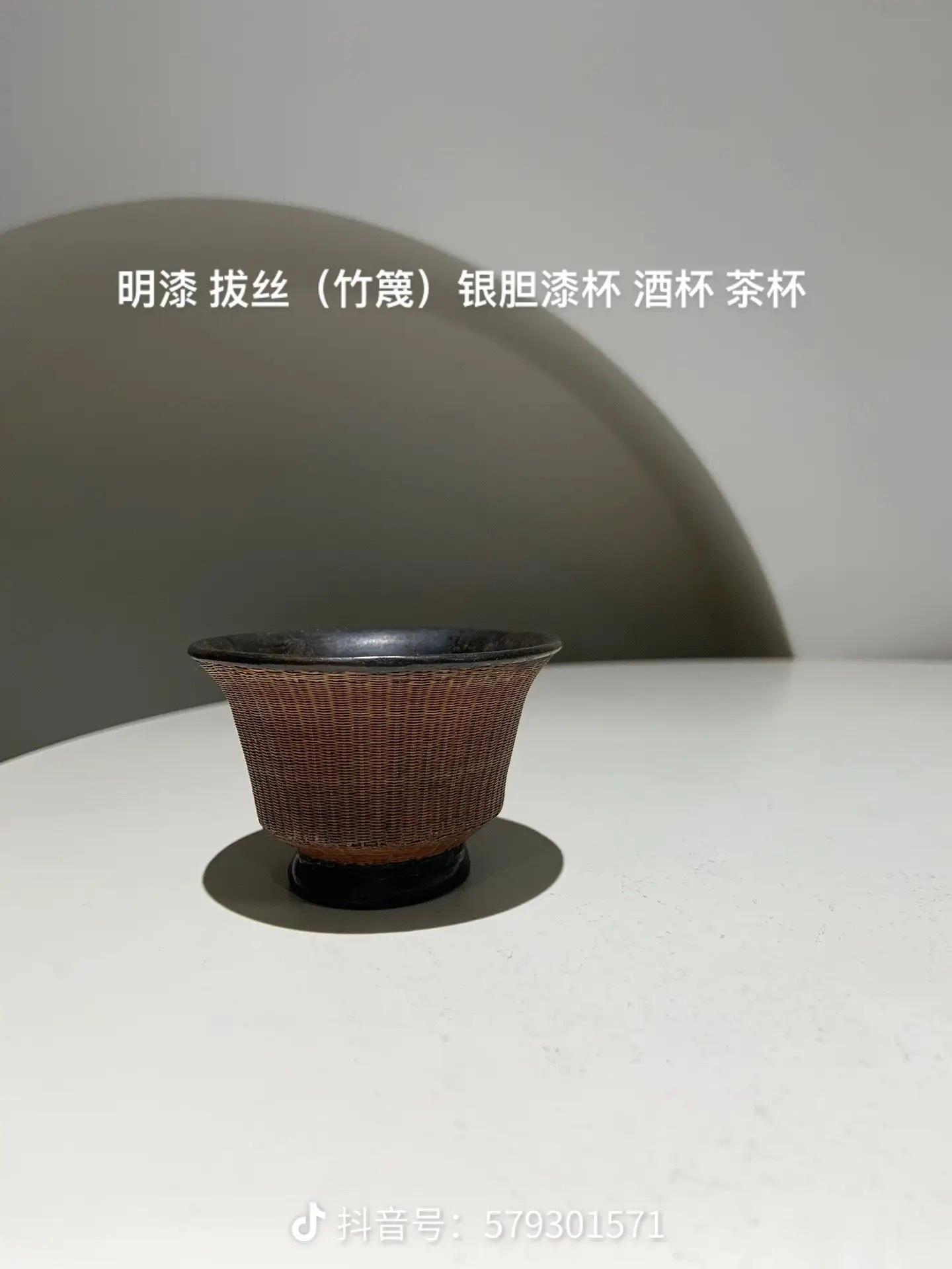 金平梅中有银镶雕漆茶锺，也有银镶竹丝茶锺，大概就是下图这种吧配图侵删 ​​​