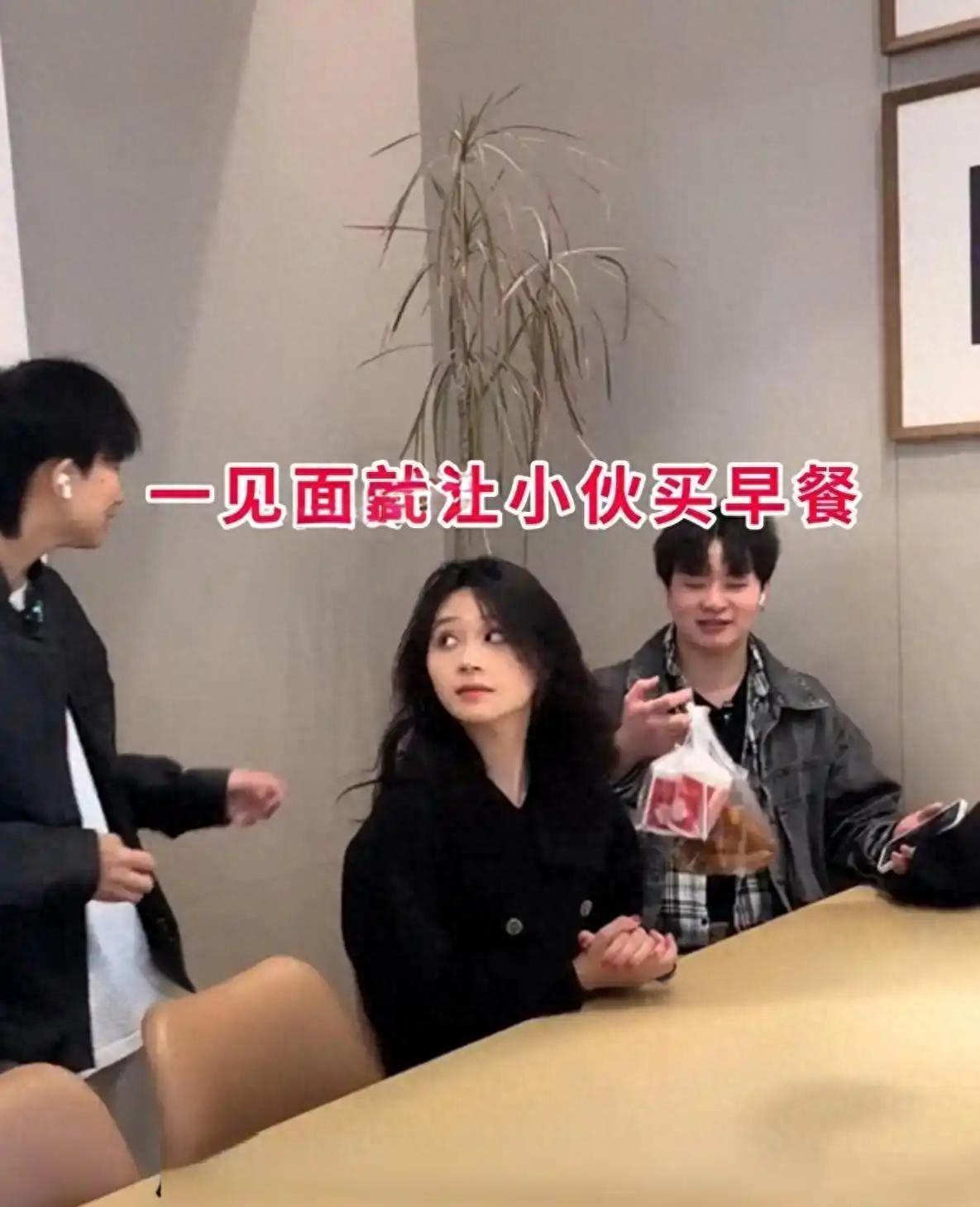 郑州相亲因油条翻脸，

姑娘拉黑转眼找新对象，

油条反而促成新恋。

前几天郑