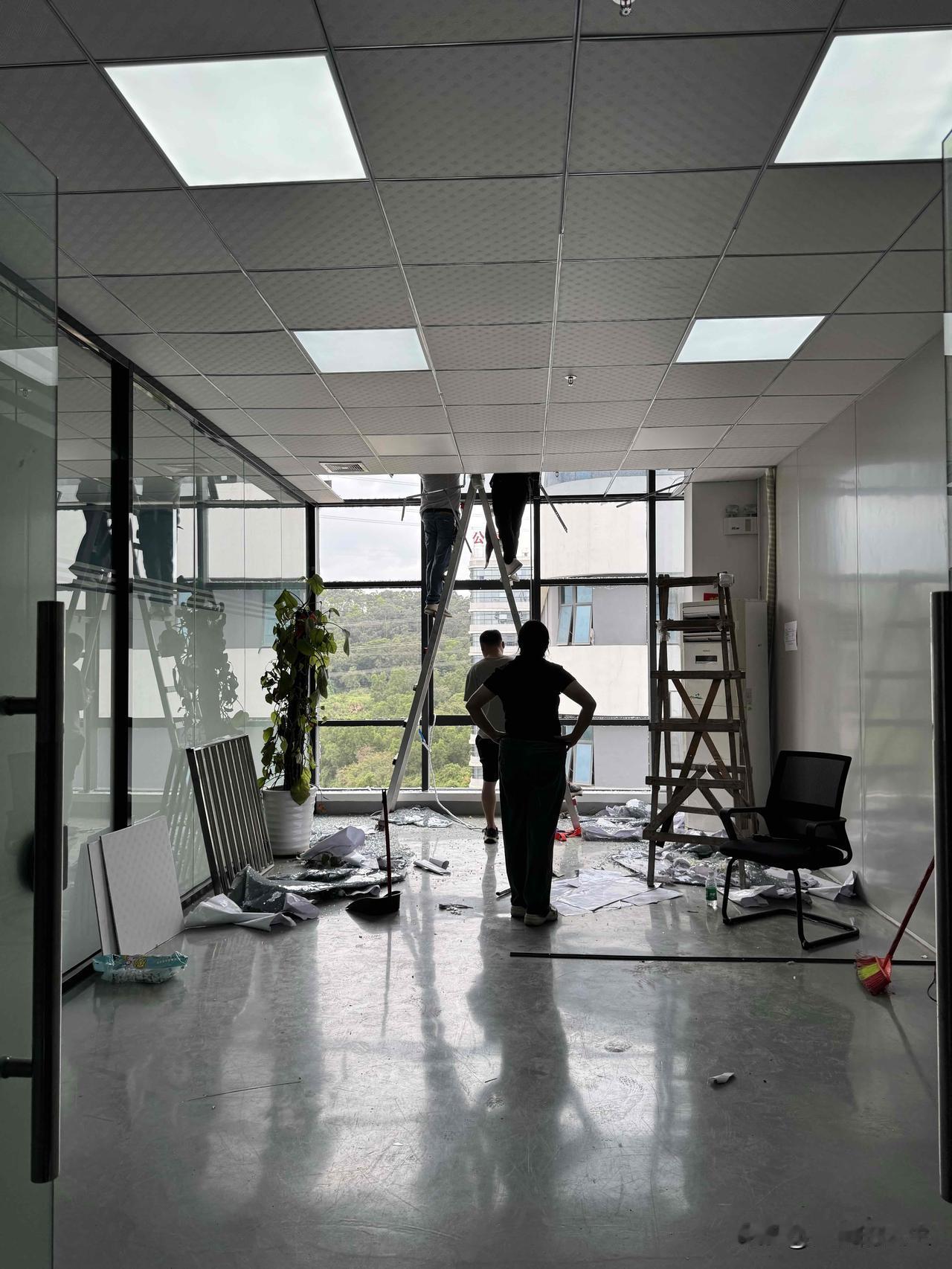 东莞的新工厂正如火如荼的装修中。
做个小而美，小而精的公司是我的初心。但有时候面