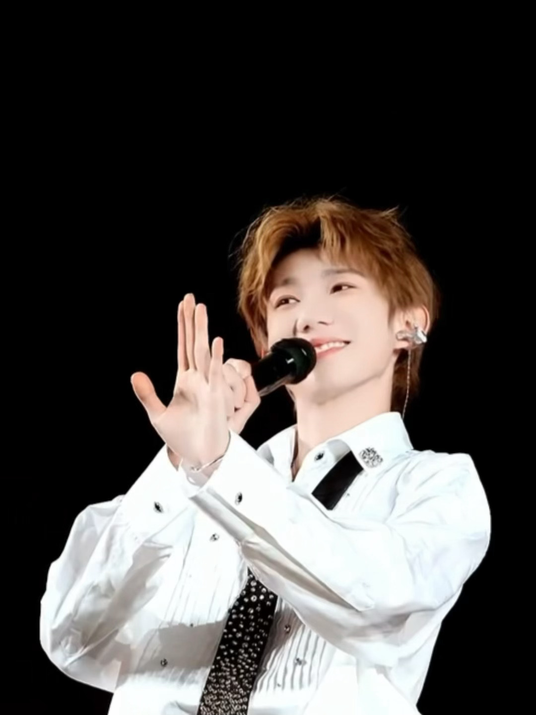 王源王源宇宙超级无敌大大狂欢巡演 我真的要被这段萌哭了稍安勿躁～稍安勿躁～ 