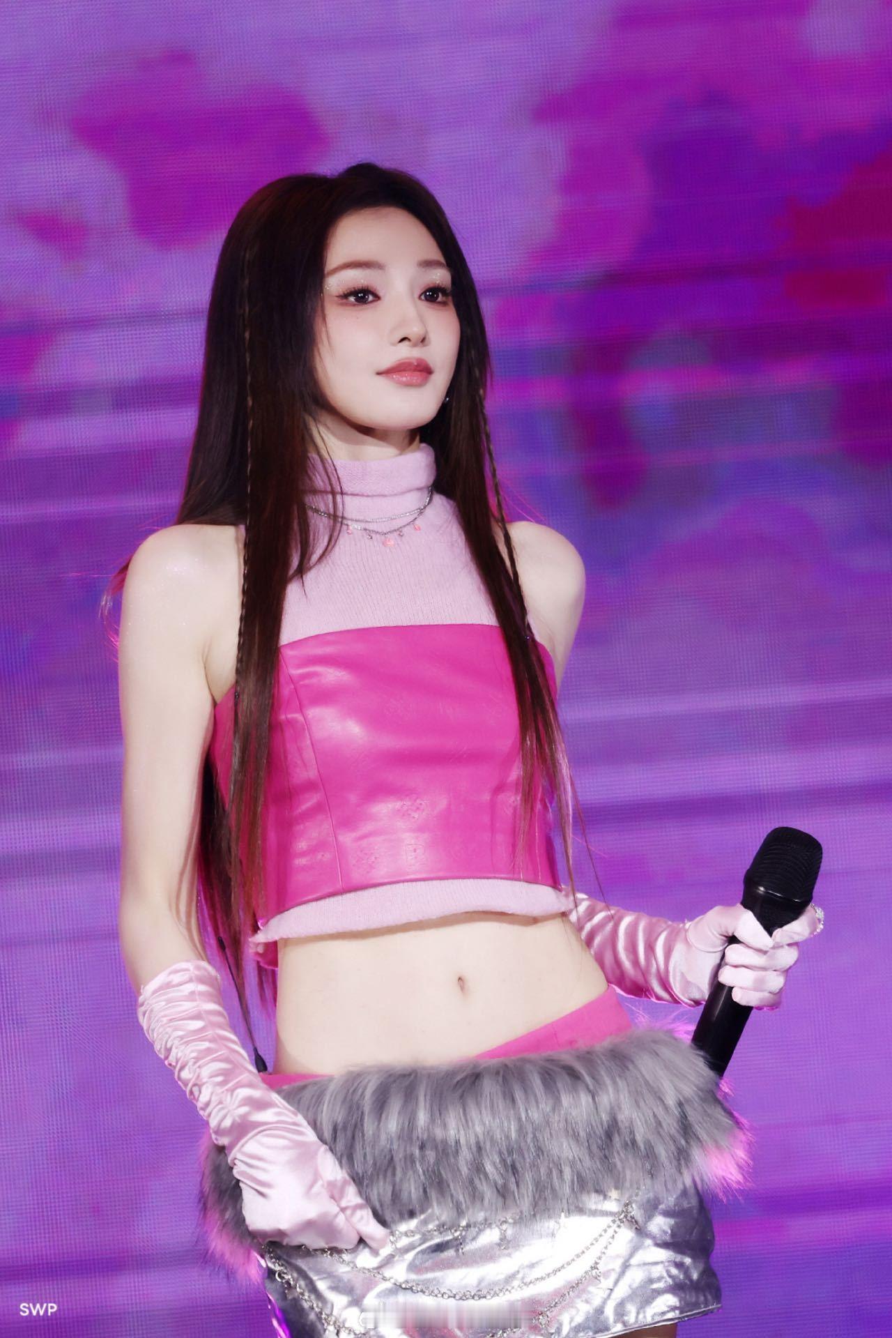 彭小苒踩10cm高跟鞋唱跳 谁看了不说一句彭小苒牛！10cm高跟鞋可不是谁都能驾