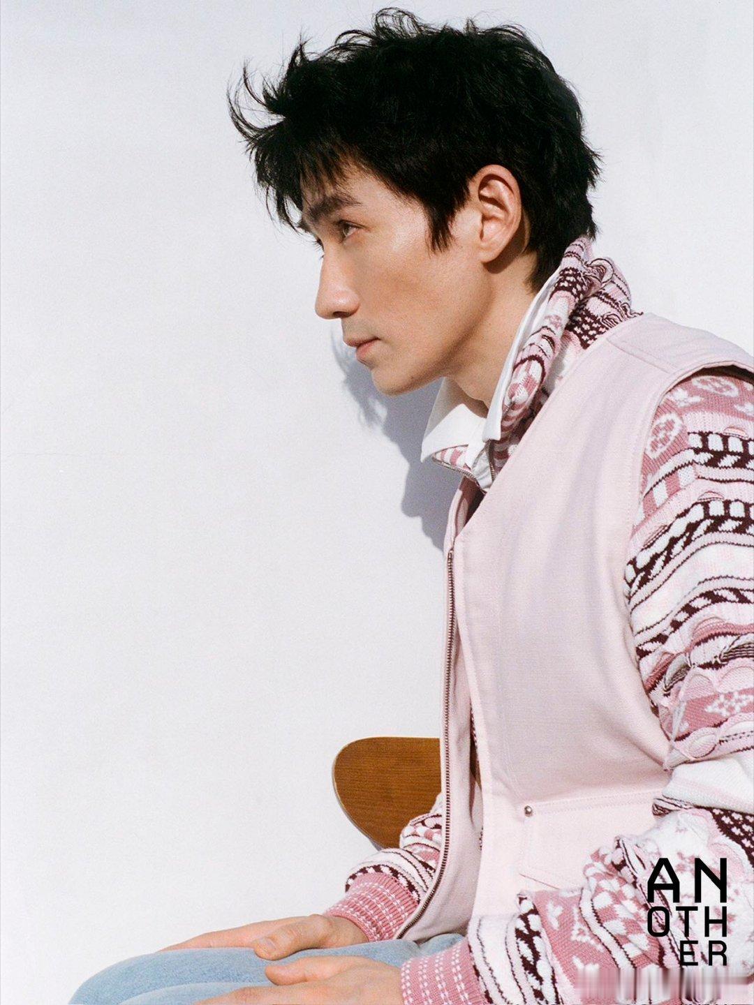 朱一龙的电影宣发也来了，《Another Man》IUUSE 10封面，身穿LV