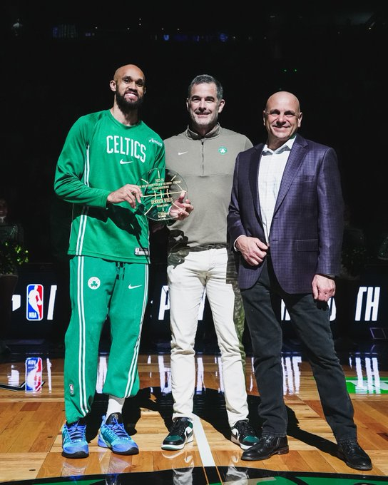 今日赛前，怀特领取了东部月最佳防守球员的奖杯🏆波士顿凯尔特人 ｜Differe