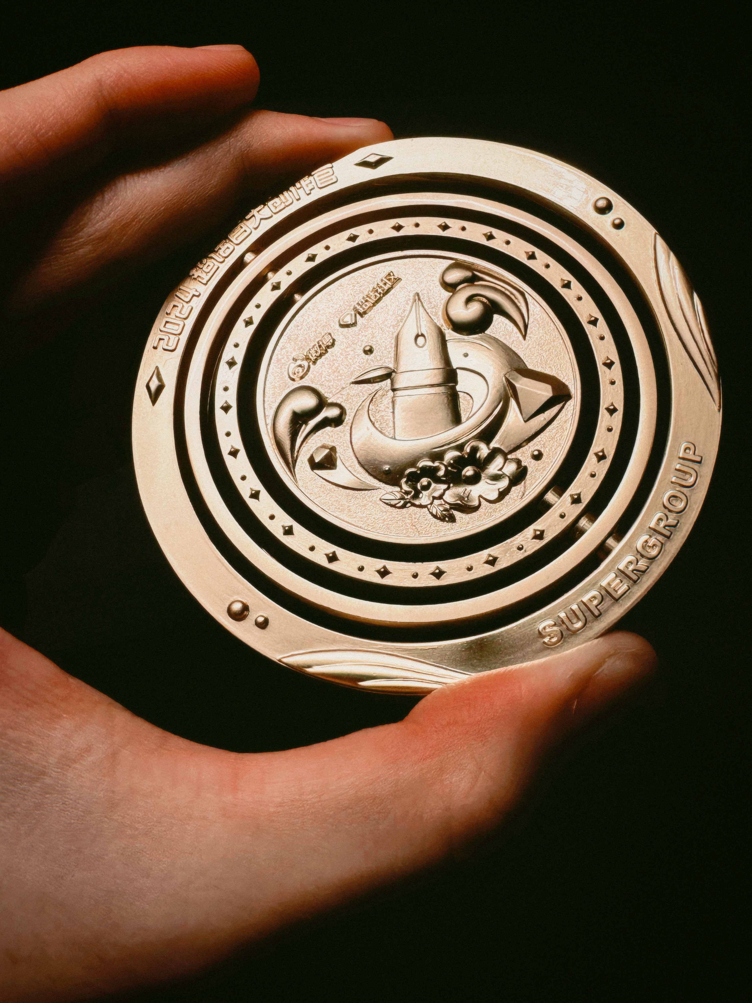 超话百大创作官 ✦ 非常感谢授予的奖牌。也感谢首页的各位这一年来对C罗的喜爱和支