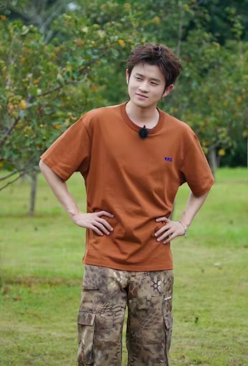 喜友秀拿王勉当逗号使呢王勉在喜友秀成万能逗号，嘉宾话题总绕不开他。吴昕灵魂发问，