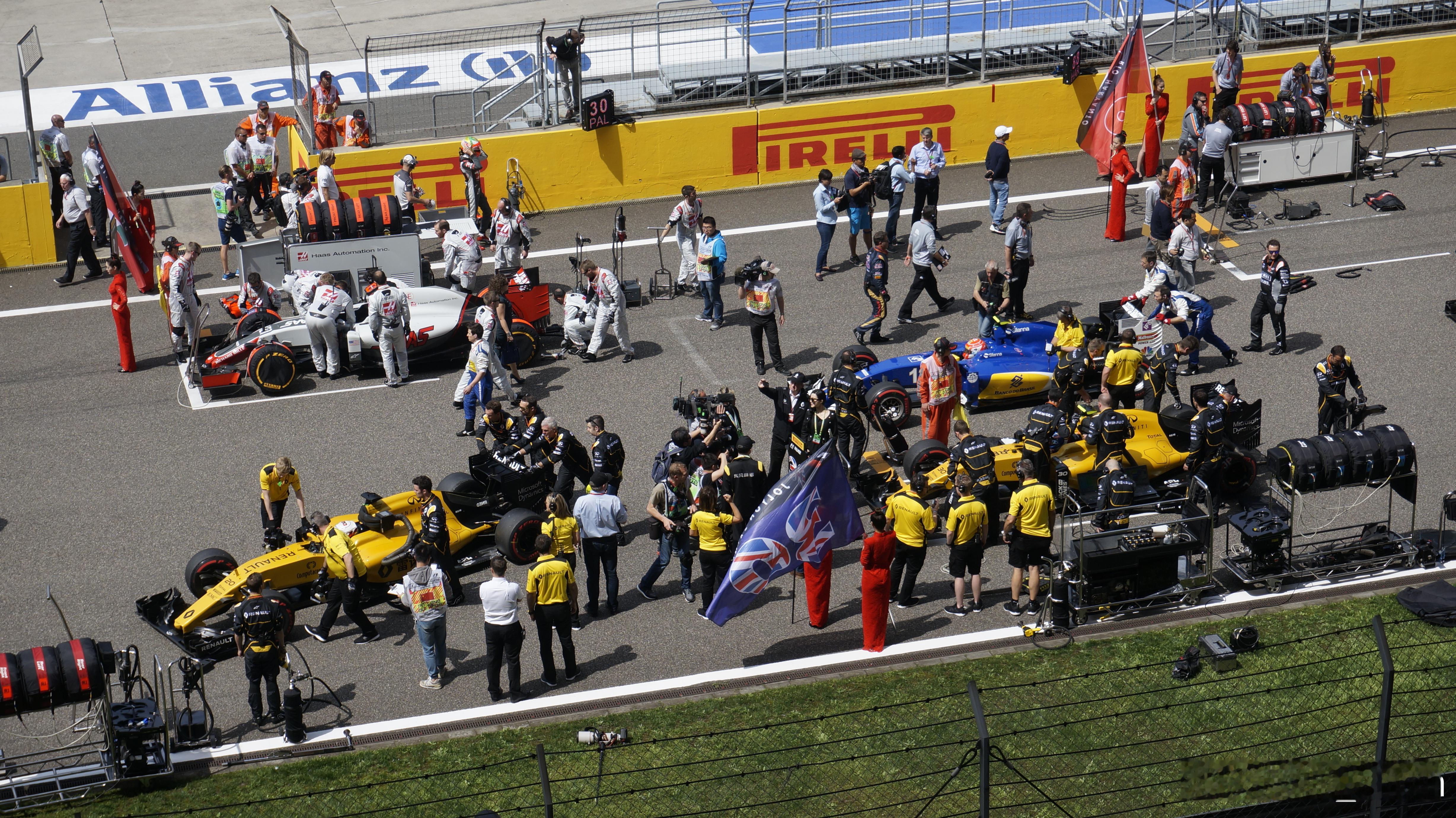 上次在上海看F1，还是2016年[爱你] ​​​