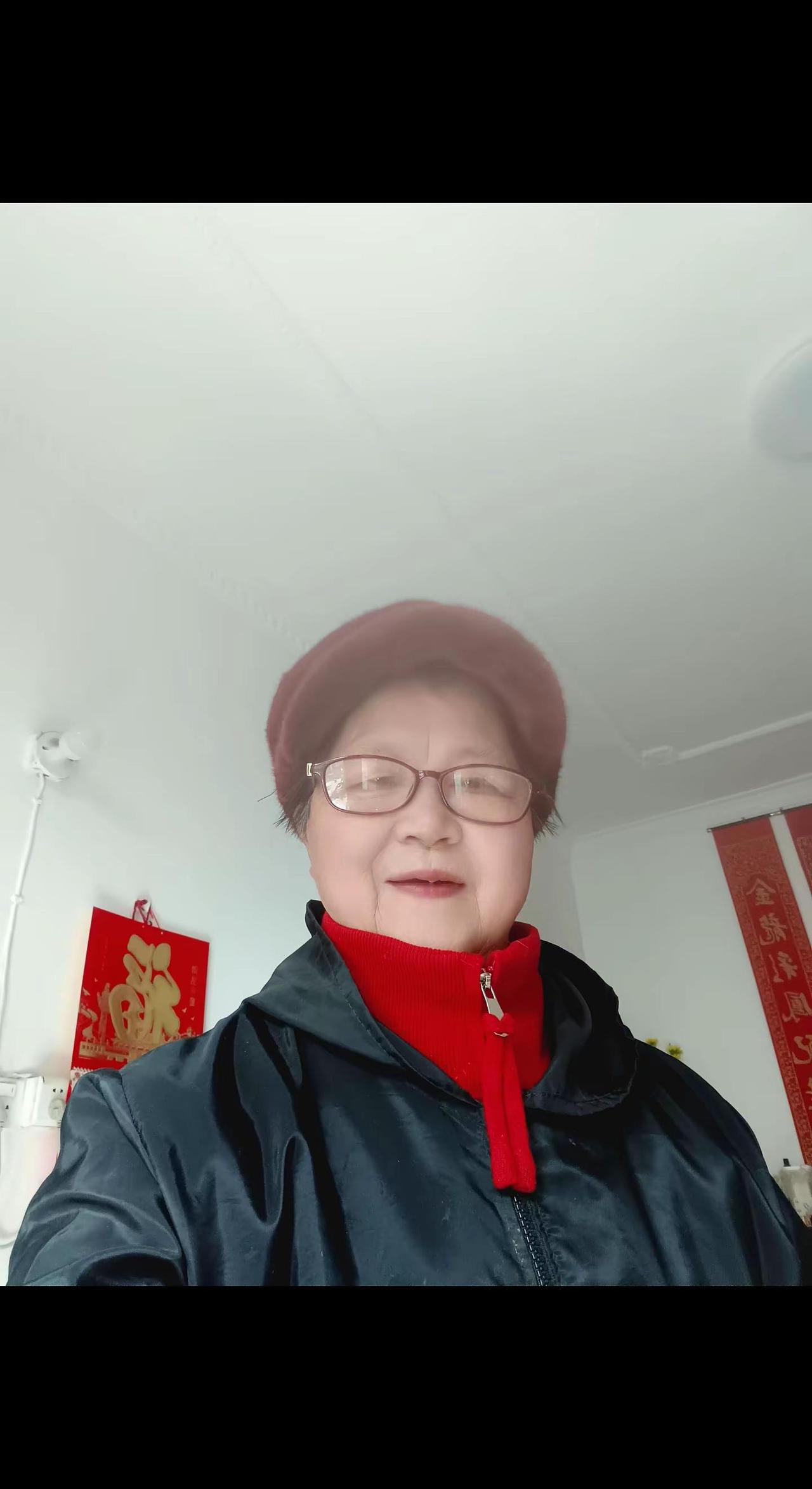 友友们大家好自拍自乐