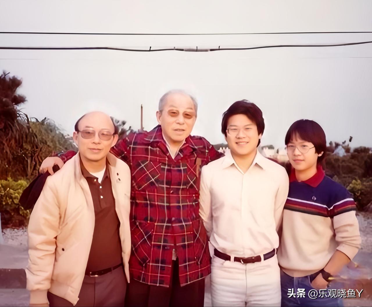 一九九三年，美国，张学良与儿子张闾琳及两个孙子张居信和张居仰的珍贵合影。彼时张学